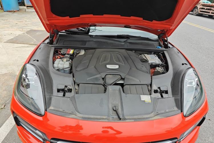 Used Porsche Cayenne 2019 Cayenne 3.0T Engine Bay