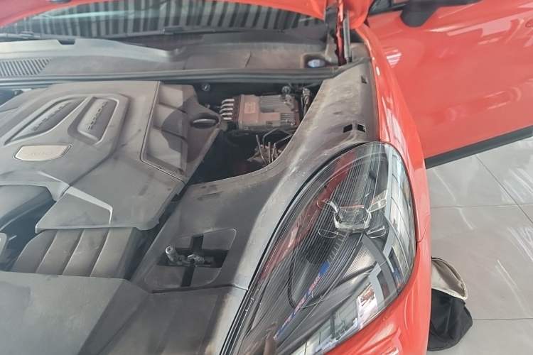 Used Porsche Cayenne 2019 Cayenne Coupé 3.0T Engine Bay Left