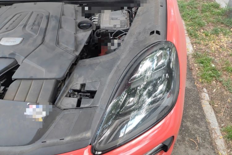 Used Porsche Cayenne  Engine Bay Left