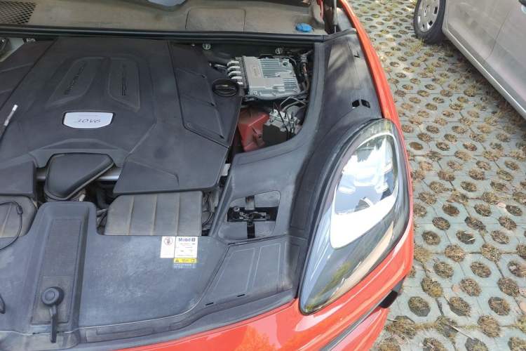 Used Porsche Cayenne 2019 Cayenne Coupé 3.0T Engine Bay Left