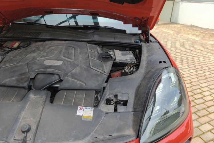Used Porsche Cayenne 2019 Cayenne Coupé 3.0T Engine Bay Left