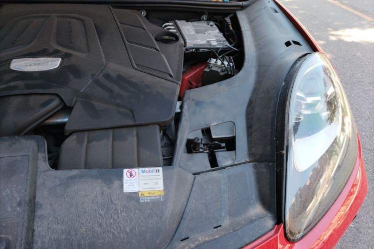 Used Porsche Cayenne 2019 Cayenne Coupé 3.0T Engine Bay Left