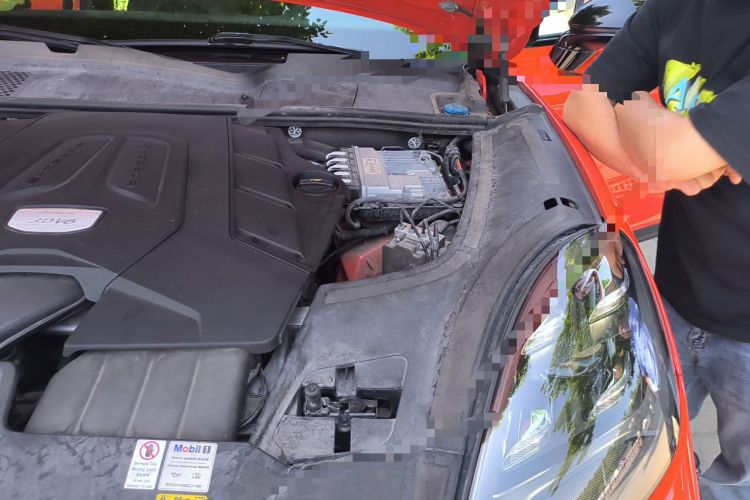Used Porsche Cayenne 2019 Cayenne Coupé 3.0T Engine Bay Left