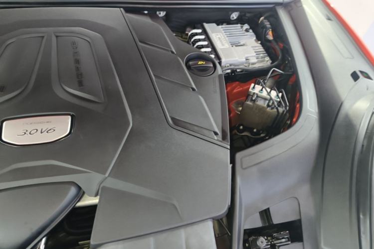 Used Porsche Cayenne 2019 Cayenne Coupé 3.0T Engine Bay Left