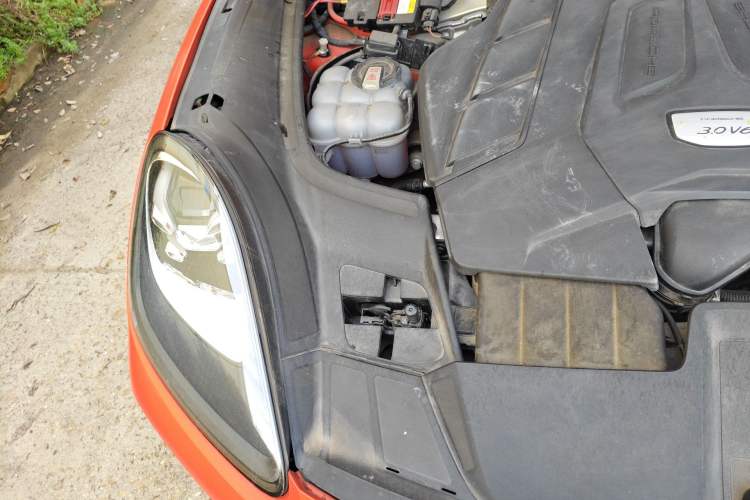 Used Porsche Cayenne 2019 Cayenne Coupé 3.0T Engine Bay Right