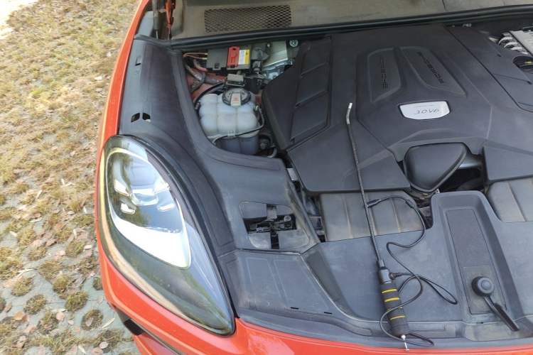 Used Porsche Cayenne 2019 Cayenne Coupé 3.0T Engine Bay Right