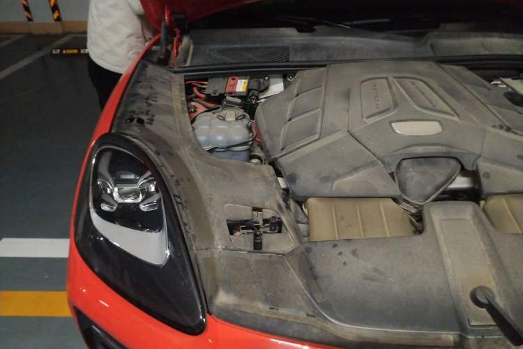 Used Porsche Cayenne 2019 Cayenne Coupé 3.0T Engine Bay Right