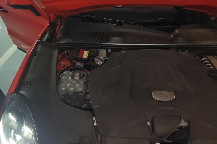 Used Porsche Cayenne 2019 Cayenne Coupé 3.0T Engine Bay Right
