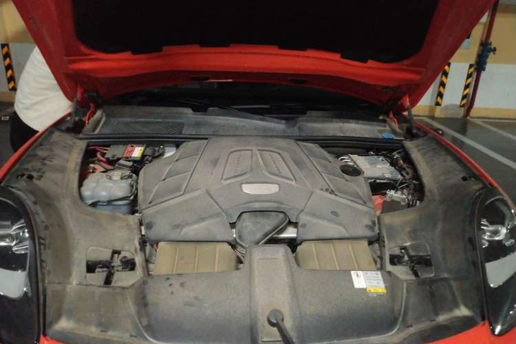 Used Porsche Cayenne 2019 Cayenne Coupé 3.0T Engine Bay
