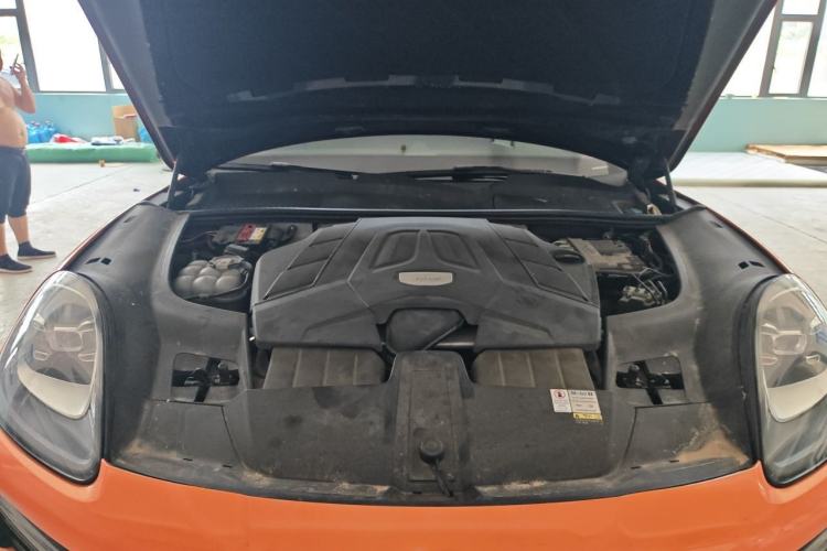Used Porsche Cayenne 2019 Cayenne Coupé 3.0T Engine Bay