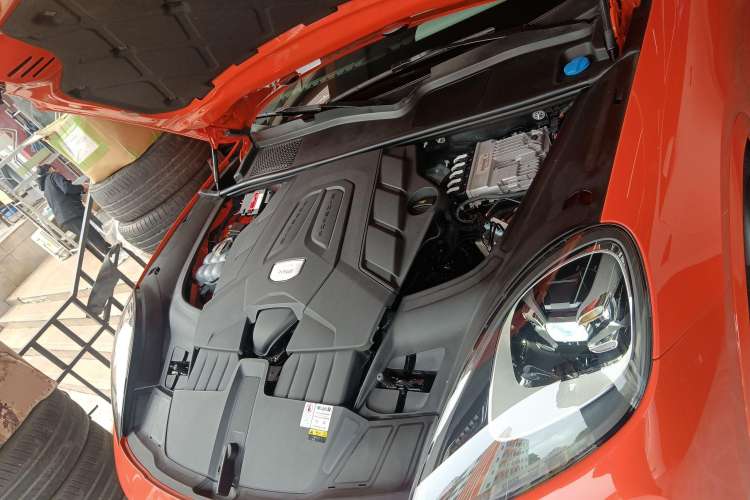 Used Porsche Cayenne 2019 Cayenne 3.0T Engine Bay