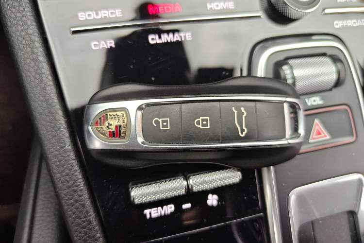 Used Porsche Cayenne 2019 Cayenne Coupé 3.0T Interior 1