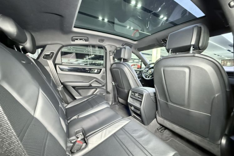 Used Porsche Cayenne 2019 Cayenne Coupé 3.0T Interior 1