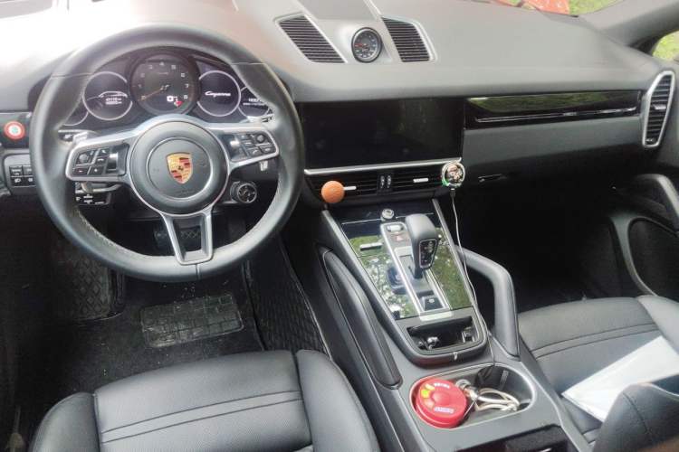 Used Porsche Cayenne 2019 Cayenne Coupé 3.0T Interior 2