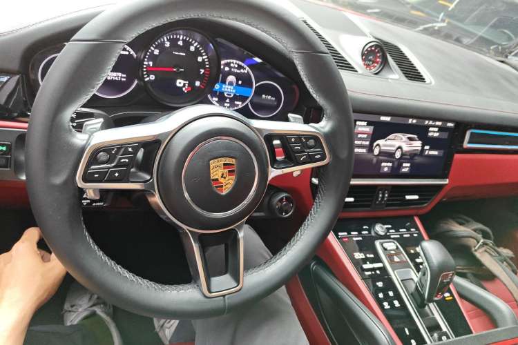 Used Porsche Cayenne 2019 Cayenne Coupé 3.0T Interior 2