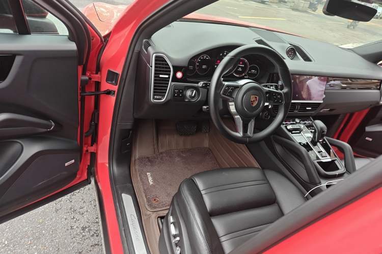 Used Porsche Cayenne 2019 Cayenne Coupé 3.0T Interior 3