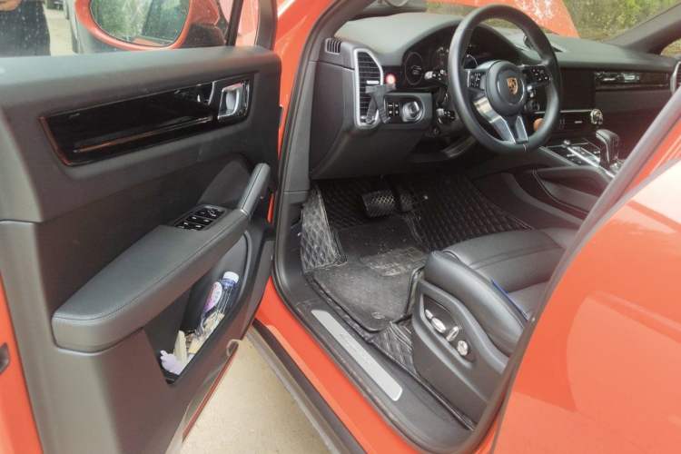 Used Porsche Cayenne 2019 Cayenne Coupé 3.0T Interior 3