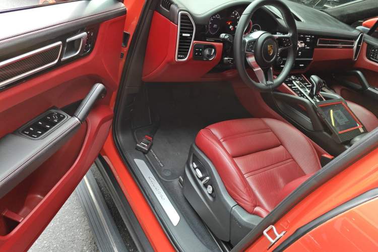 Used Porsche Cayenne 2019 Cayenne Coupé 3.0T Interior 3