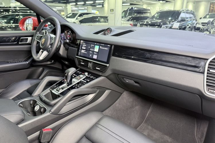 Used Porsche Cayenne 2019 Cayenne Coupé 3.0T Interior 4
