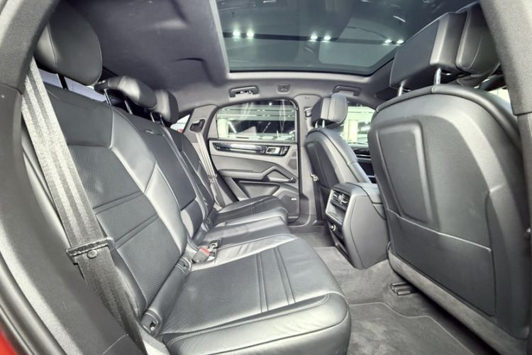 Used Porsche Cayenne 2019 Cayenne Coupé 3.0T Interior 5