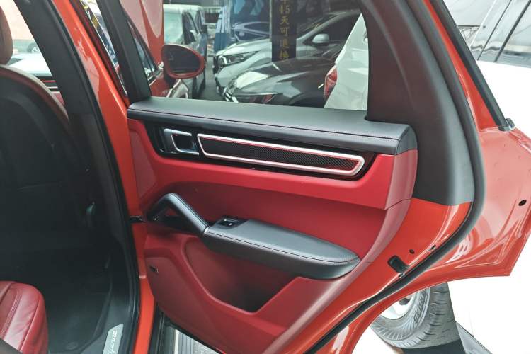 Used Porsche Cayenne 2019 Cayenne Coupé 3.0T Interior 6