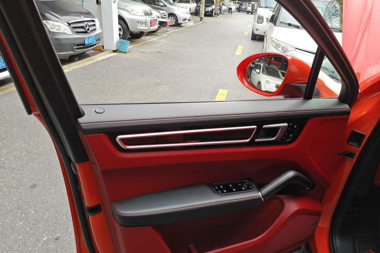 Used Porsche Cayenne 2019 Cayenne Coupé 3.0T Interior 7
