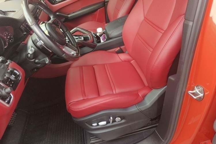 Used Porsche Cayenne 2019 Cayenne Coupé 3.0T Left Front Seat