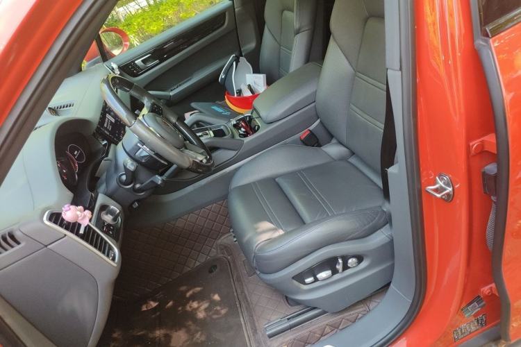 Used Porsche Cayenne 2019 Cayenne Coupé 3.0T Left Front Seat