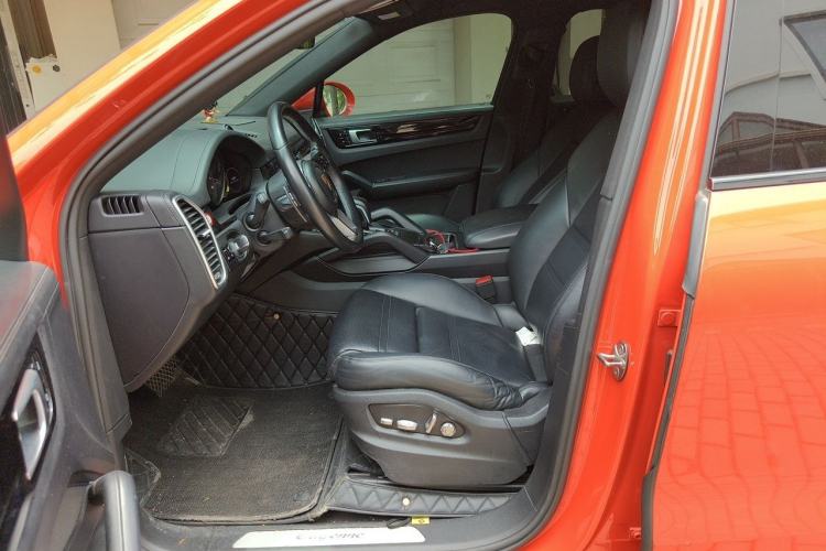 Used Porsche Cayenne 2019 Cayenne Coupé 3.0T Left Front Seat