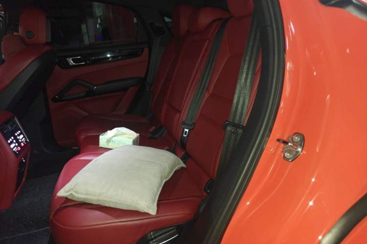 Used Porsche Cayenne 2019 Cayenne Coupé 3.0T Left Rear Seat