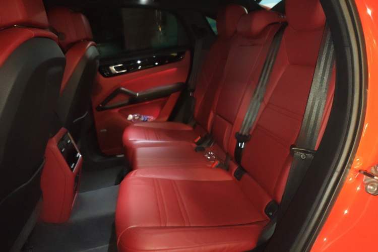 Used Porsche Cayenne 2019 Cayenne Coupé 3.0T Left Rear Seat