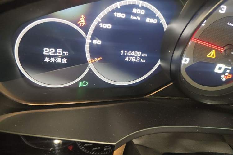 Used Porsche Cayenne 2019 Cayenne 3.0T Odometer Close Up