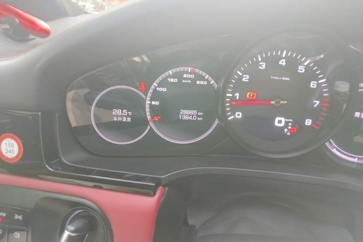 Used Porsche Cayenne 2019 Cayenne Coupé 3.0T Odometer Close Up