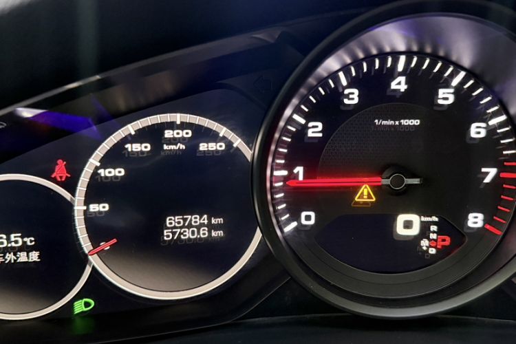 Used Porsche Cayenne 2019 Cayenne Coupé 3.0T Odometer Close Up