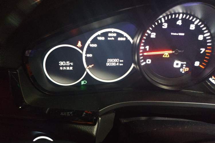 Used Porsche Cayenne 2019 Cayenne Coupé 3.0T Odometer Close Up