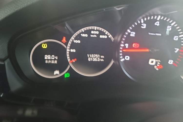 Used Porsche Cayenne 2019 Cayenne Coupé 3.0T Odometer Close Up