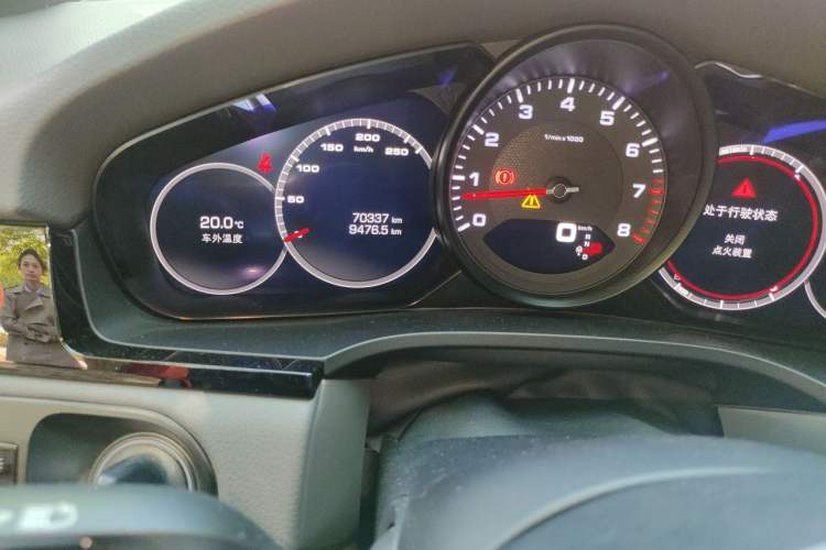 Used Porsche Cayenne 2019 Cayenne Coupé 3.0T Odometer Close Up