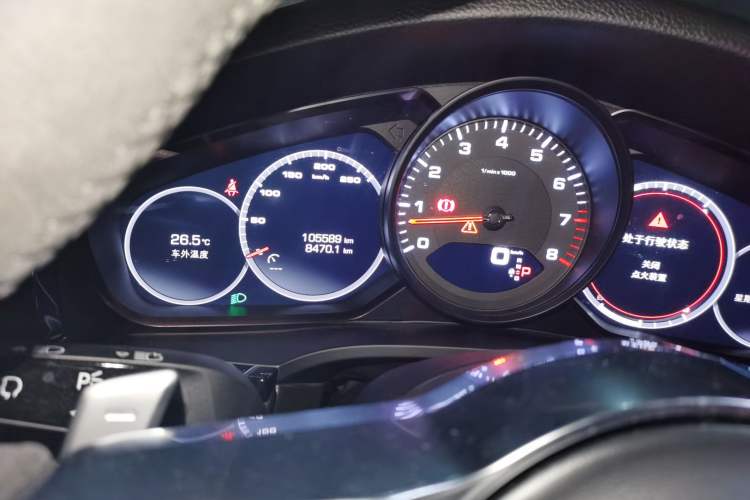Used Porsche Cayenne 2019 Cayenne Coupé 3.0T Odometer Close Up