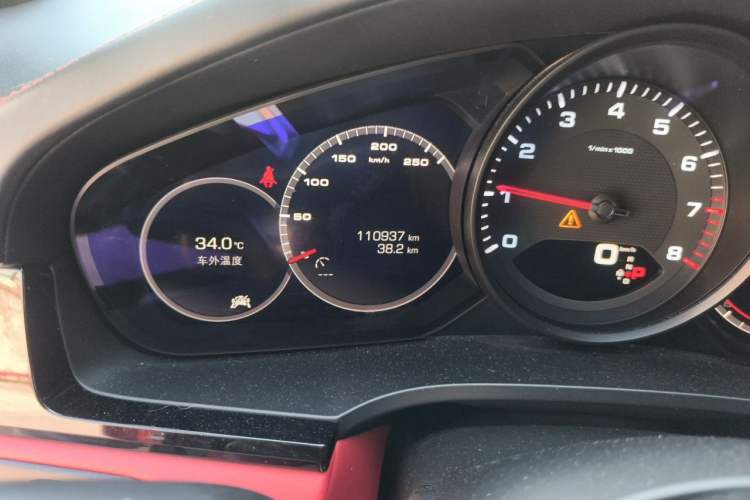 Used Porsche Cayenne 2019 Cayenne Coupé 3.0T Odometer Close Up