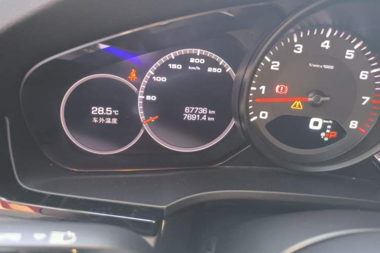 Used Porsche Cayenne 2019 Cayenne Coupé 3.0T Odometer Close Up