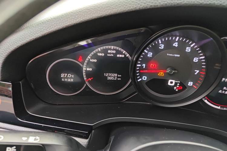 Used Porsche Cayenne 2019 Cayenne 3.0T Odometer Close Up