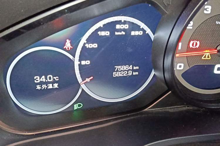 Used Porsche Cayenne 2019 Cayenne Coupé 3.0T Odometer Close Up