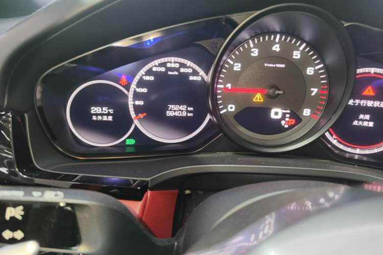 Used Porsche Cayenne 2019 Cayenne Coupé 3.0T Odometer Close Up