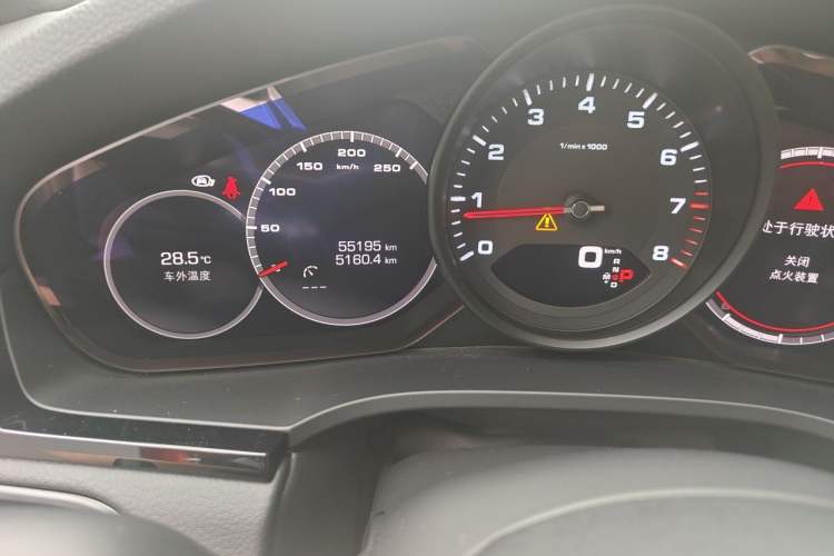 Used Porsche Cayenne 2019 Cayenne Coupé 3.0T Odometer Close Up