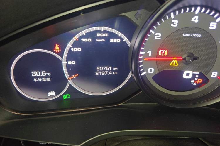 Used Porsche Cayenne 2019 Cayenne Coupé 3.0T Odometer Close Up