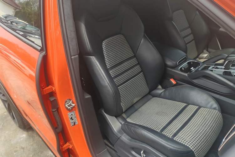 Used Porsche Cayenne 2019 Cayenne Coupé 3.0T Right Front Seat