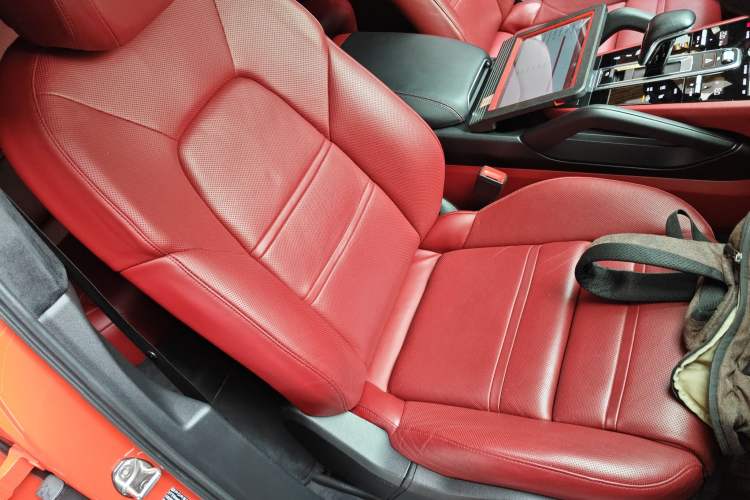 Used Porsche Cayenne 2019 Cayenne Coupé 3.0T Right Front Seat