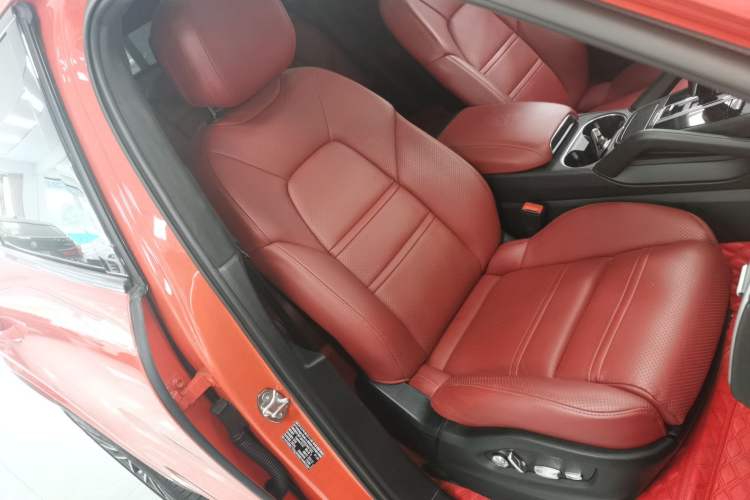 Used Porsche Cayenne 2019 Cayenne Coupé 3.0T Right Front Seat