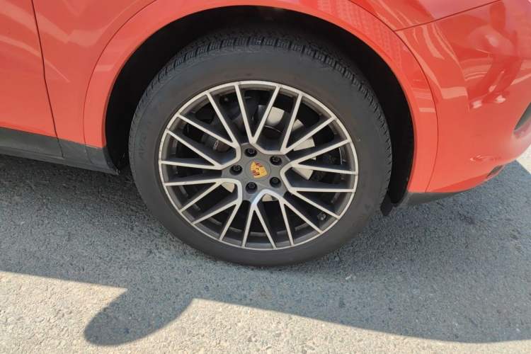 Used Porsche Cayenne  Right Front Wheel Hub