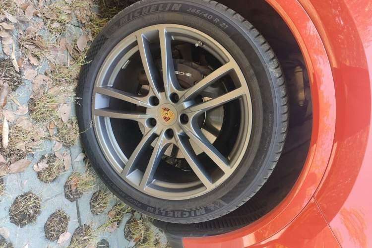 Used Porsche Cayenne 2019 Cayenne Coupé 3.0T Right Front Wheel Hub